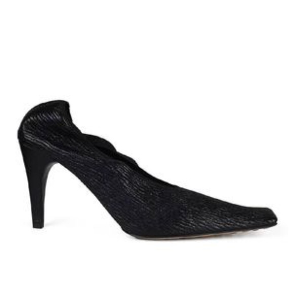 Bottega Veneta Shoes - Bottega Veneta - pumps - calf leather - black. Size 37 European.
